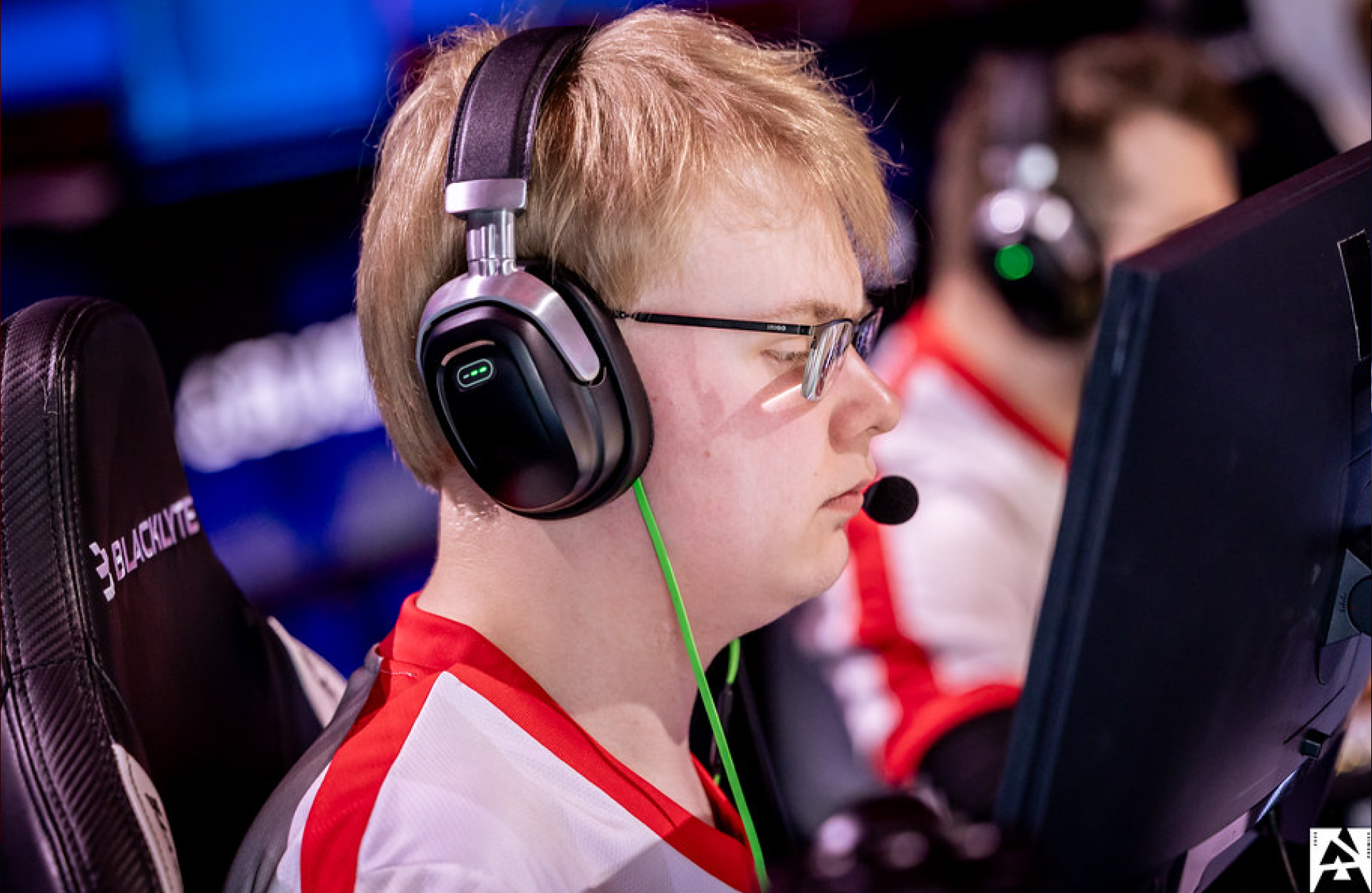 MOUZ vs Falcons — a Fierce Duel at Semi-finals BLAST Rivals 2025