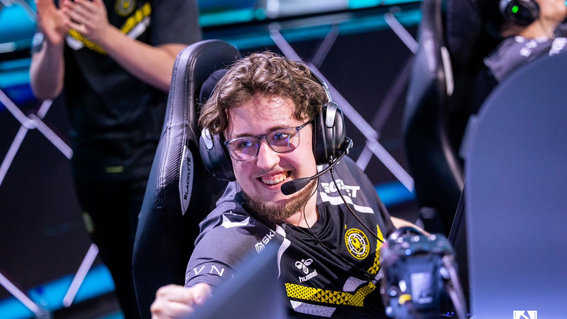 Vitality Defeats MOUZ — 2:1 at BLAST Rivals 2025