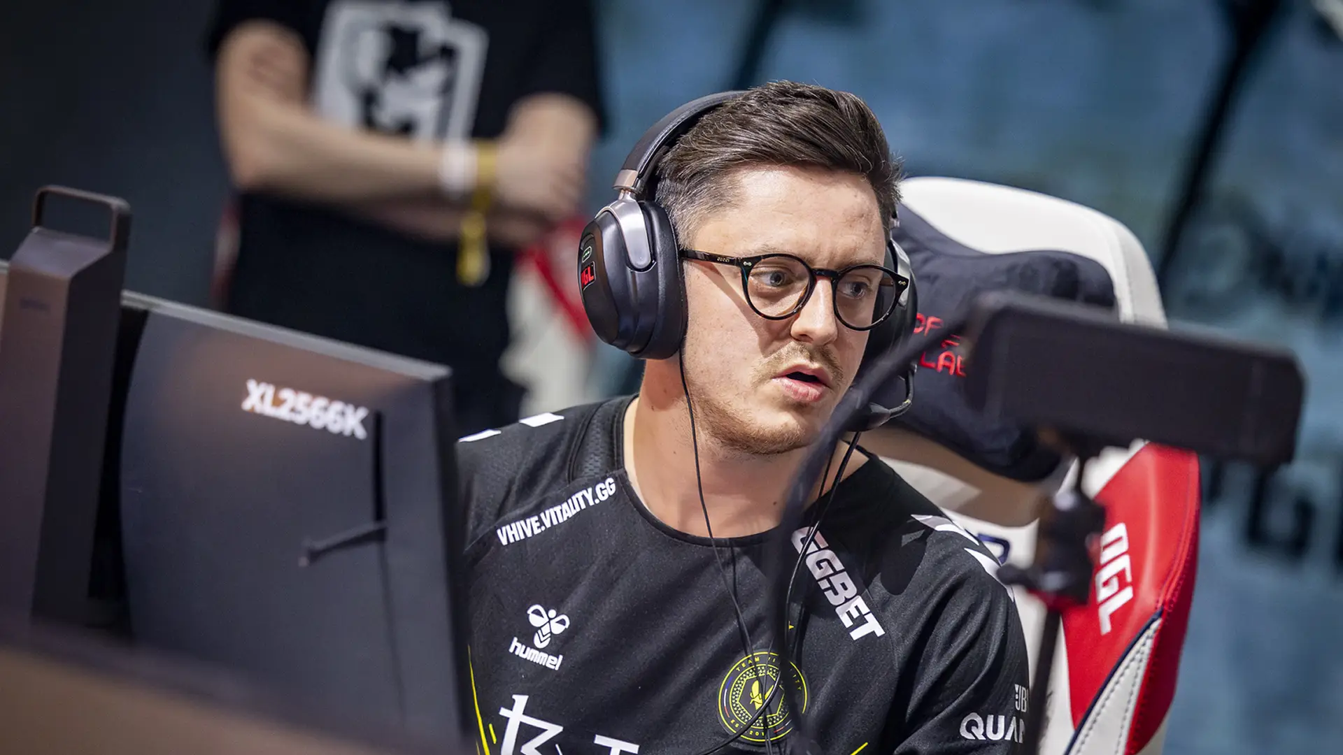 “This is not me. It’s a scam”. apEX warns fans about fake giveaways