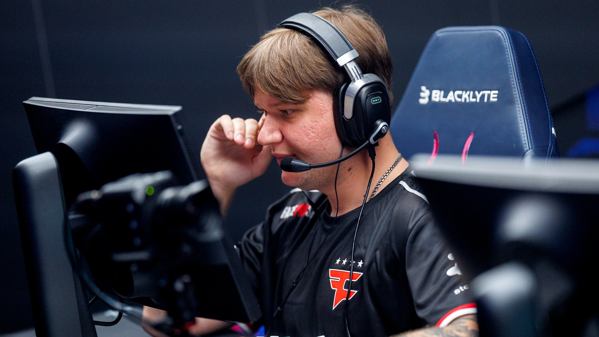 chrisJ went bullying s1mple on Twitter — Ukrainian response was savage