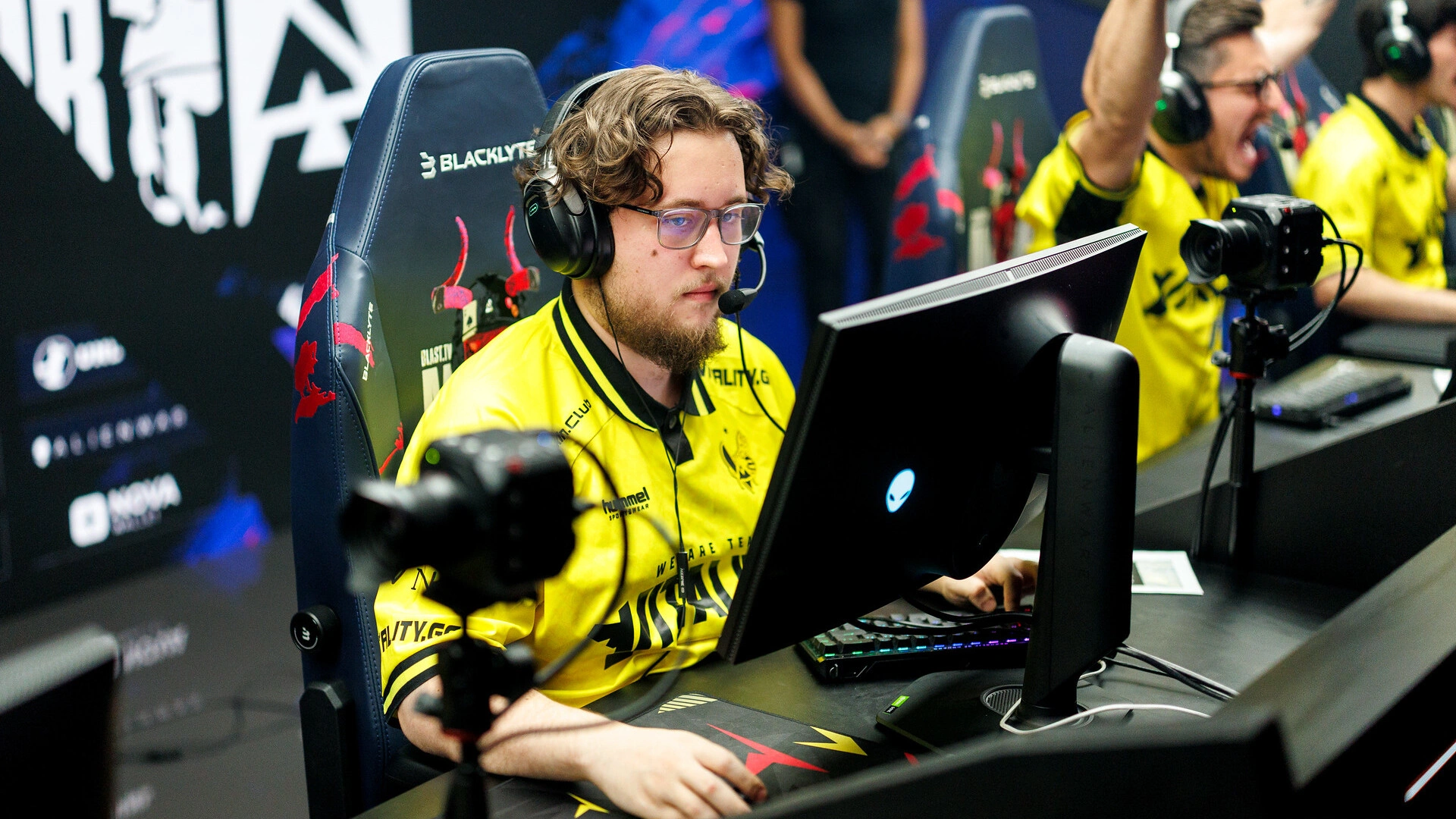 Vitality secure IEM Cologne semifinal spot with dominant win over The MongolZ