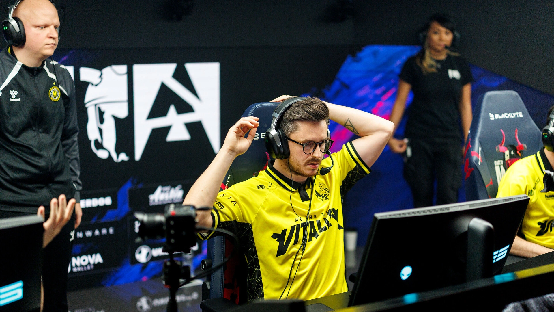 apEX finally keeps his word – Vitality’s captain goes bald