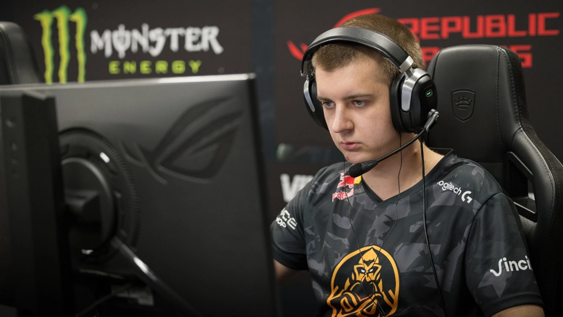 xKacpersky returns to NIP on loan