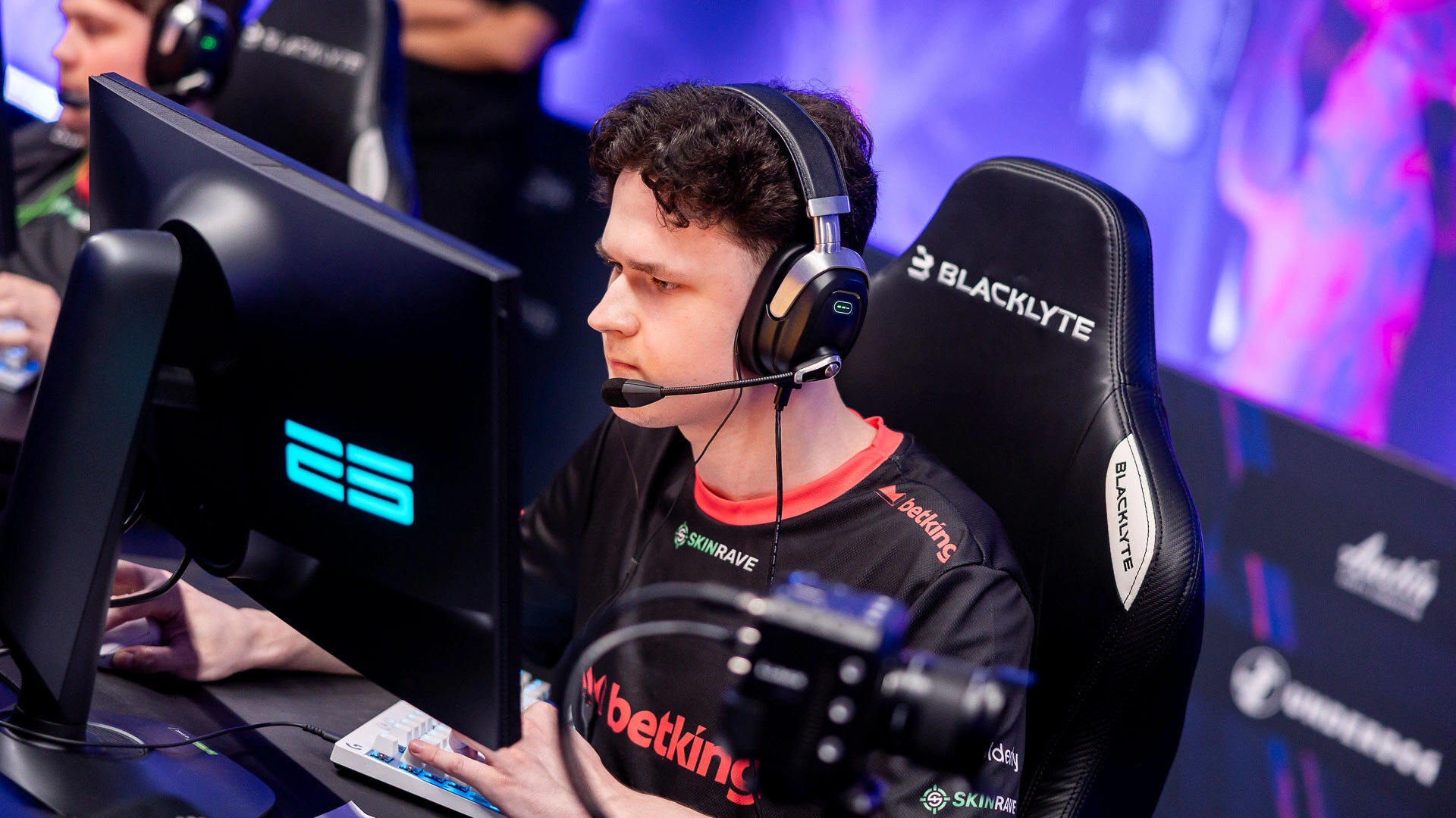 npl officially joins B8 after transfer from NAVI