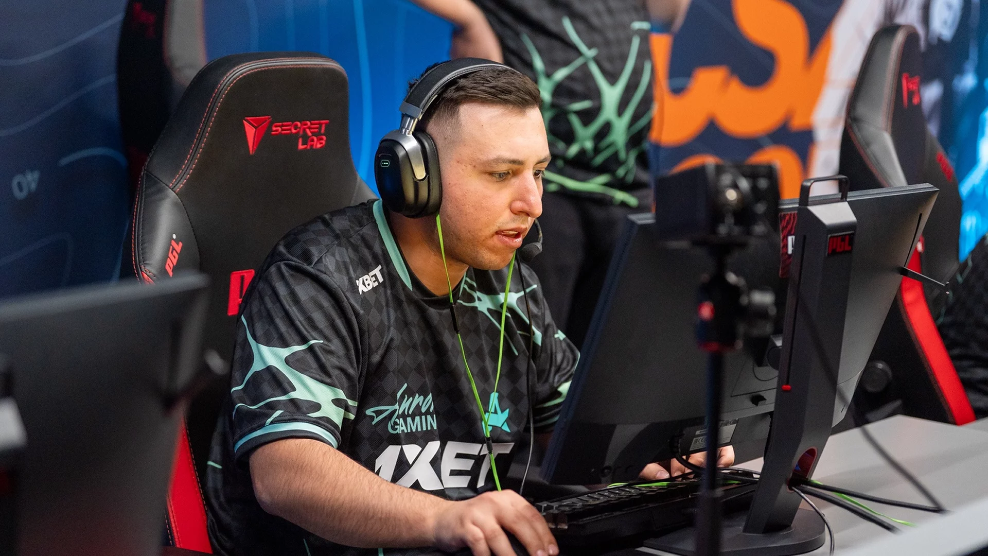 ODDIK vs Aurora: Clash for Playoffs at PGL Astana 2025